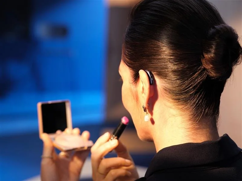 a lady wearing a hearing aid.