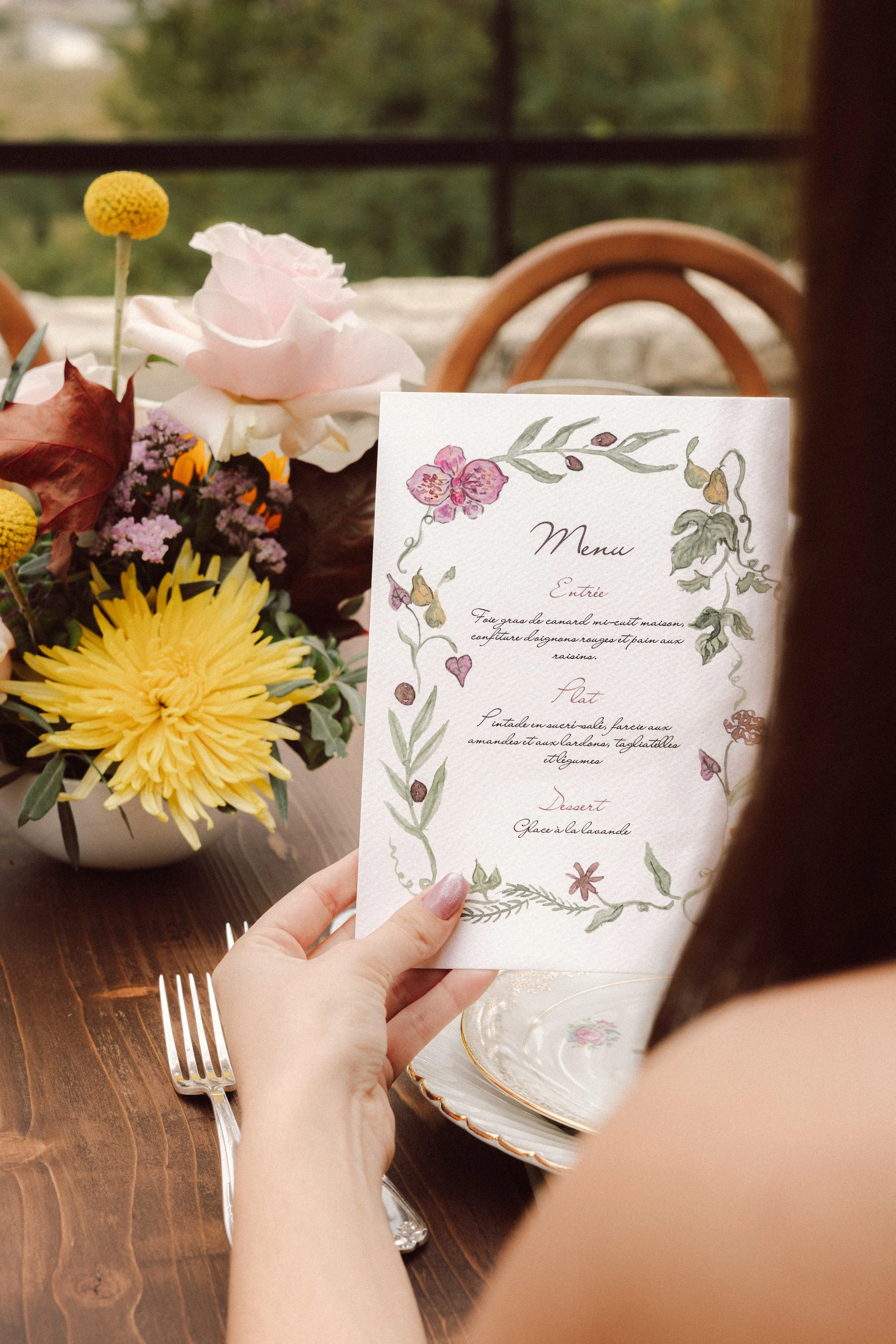 Menu de mariage fleurs, poires, branches d'olives, laurier, provence, couleurs automnales