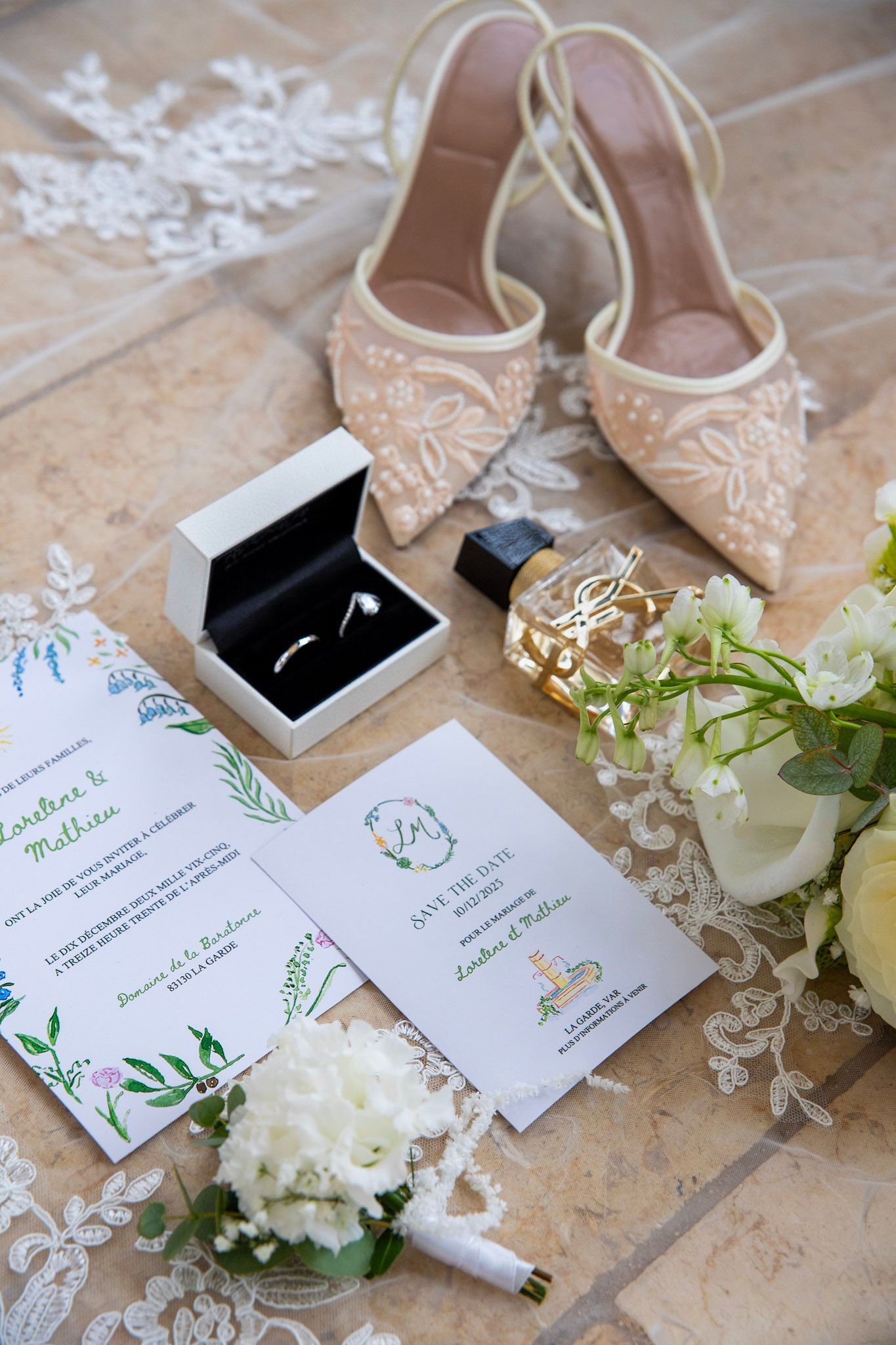 Faire part et save the date a l'aquarelle fleurs bleu et vert sauge