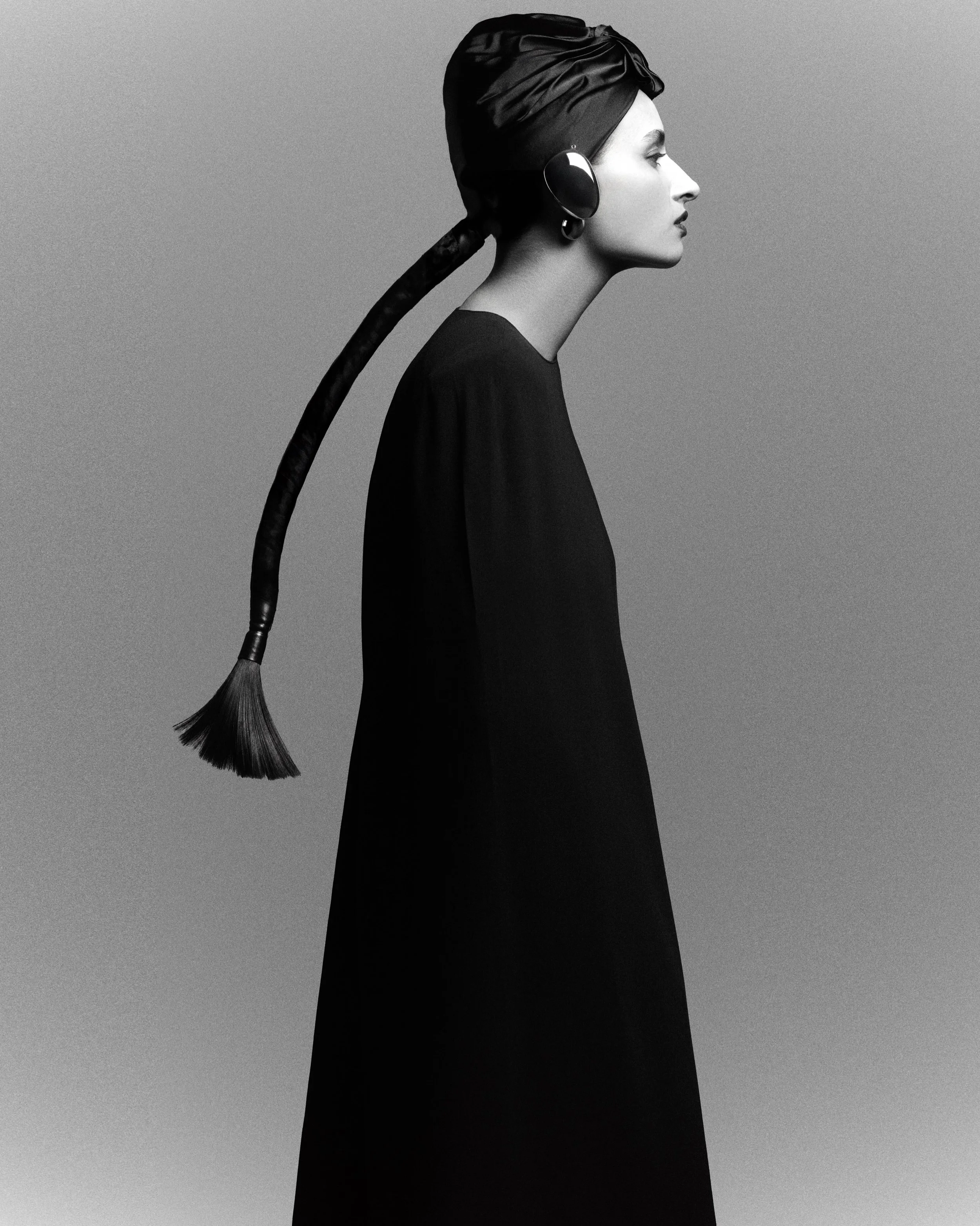 Kai Atinan ( @kaiatinan_stylist ) Styling for @harpersbazaarec 

Photo: @felixshoffmann 
Talent: @tarazoewoltjes @modelwerk 
Hair &amp; Make-up @nadine_thoma 

#editorial #blackandwhite #fashion #glamour #couture