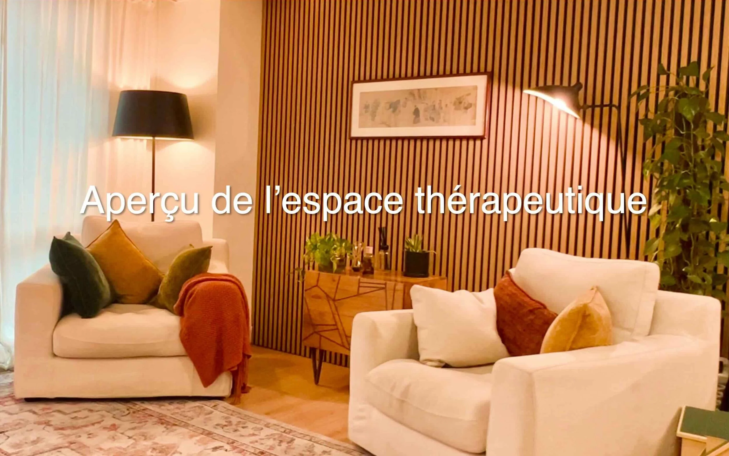 Salle de consultation pour la thérapie individuelle de l'adulte au cabinet de Sandra Laujin, psychologue, à Sheung Wan, Hong Kong