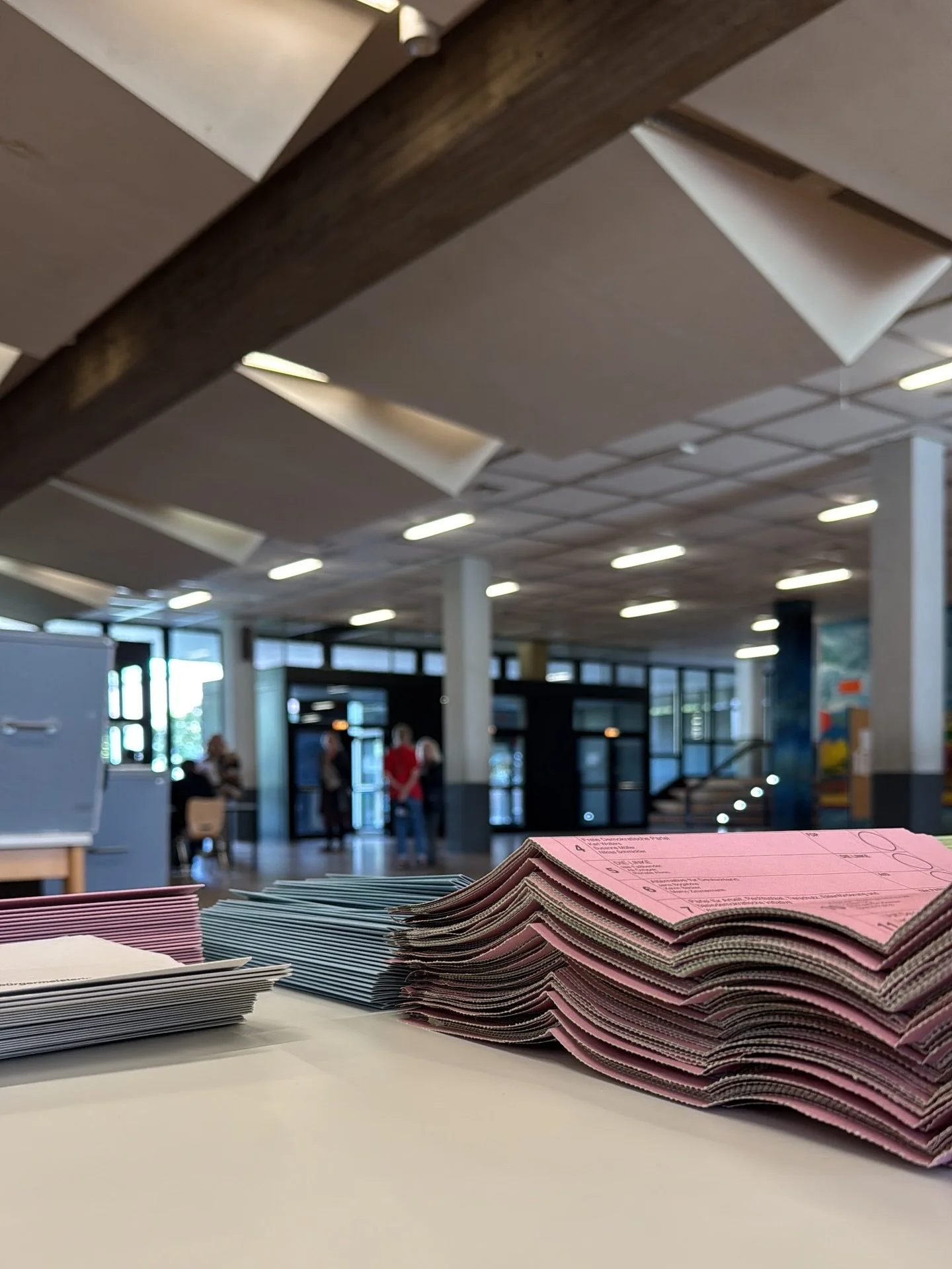 Ein Sonntag in der Schule. Premiere als Wahlhelfer zur #kommunalwahl2025 in NRW. Noch ist Zeit: wenn ihr noch nicht gew&auml;hlt habt, macht das. W&auml;hlen hei&szlig;t: Mitbestimmen, was vor Deiner Haust&uuml;r passiert!
Ergebnisse und Einordnungen
