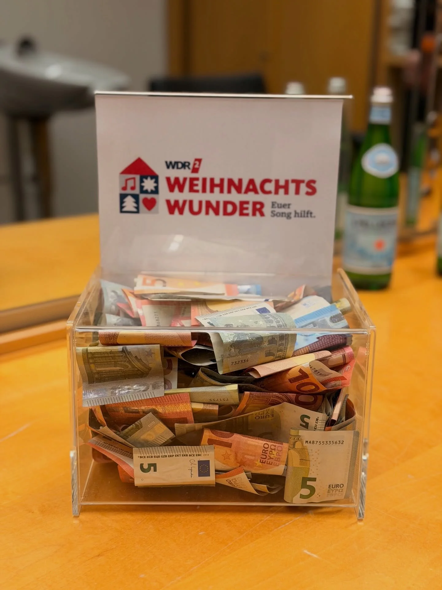 Ihr seid der Wahnsinn. Donnerstag und Freitag habe ich wieder die WDR Happy Hour in der @koelnerphilharmonie und im @konzerthaus_do moderiert. Nach dem grandiosen Konzert des wunderbaren WDR Sinfonieorchesters durfte ich mich im Foyer mit meiner klei