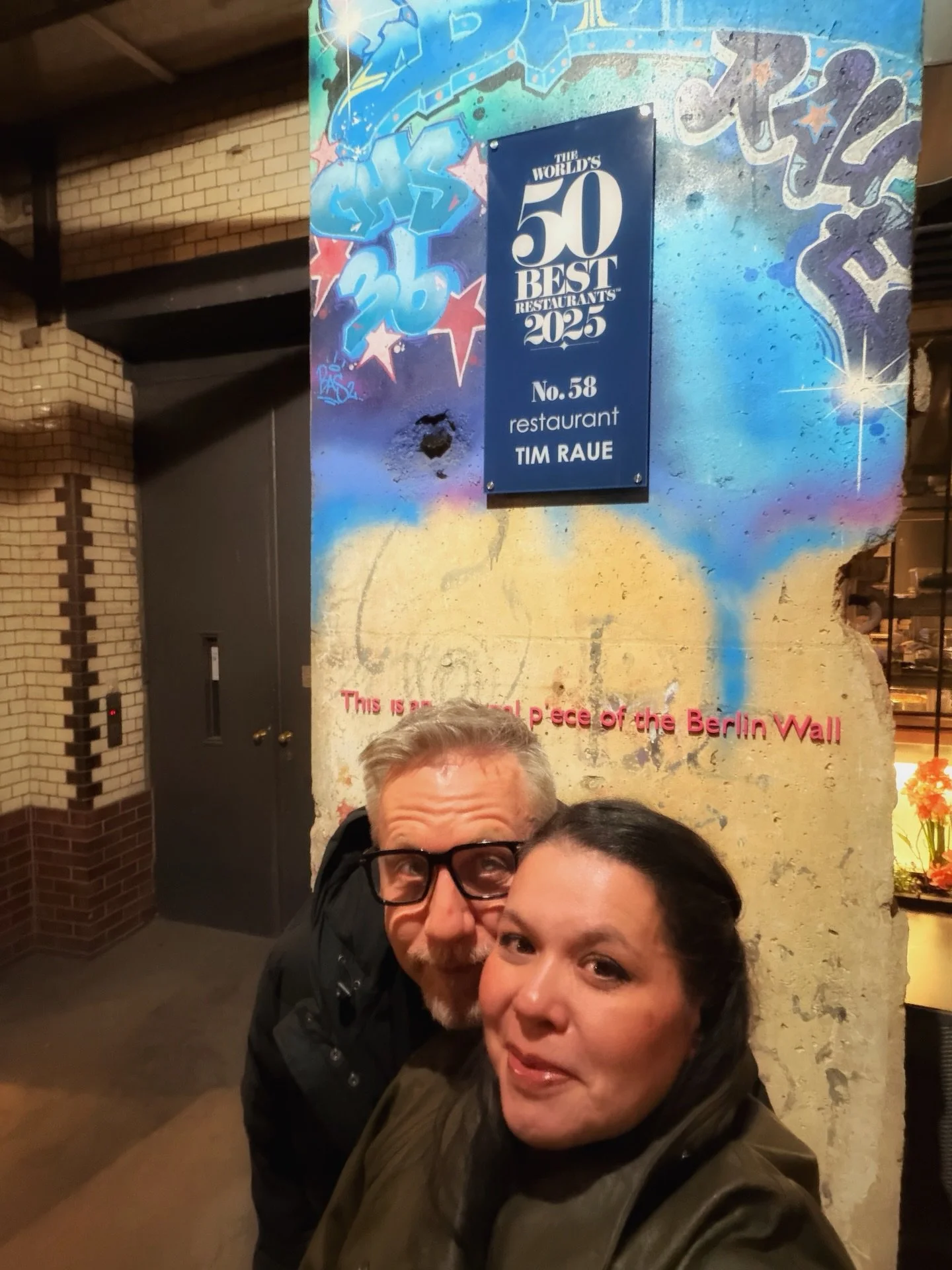 Ein Wochenende in Berlin. In vier Bildern.

Samstag: Berliner Mauer trifft World&rsquo;s 50 Best Restaurants. 

Sonntag: Flohmarkt. Kanal. Kaffee aus einem Oldtimer-Van.
Gleich geht&rsquo;s nach Hause. Morgen fr&uuml;h klingelt der Wecker wieder um V