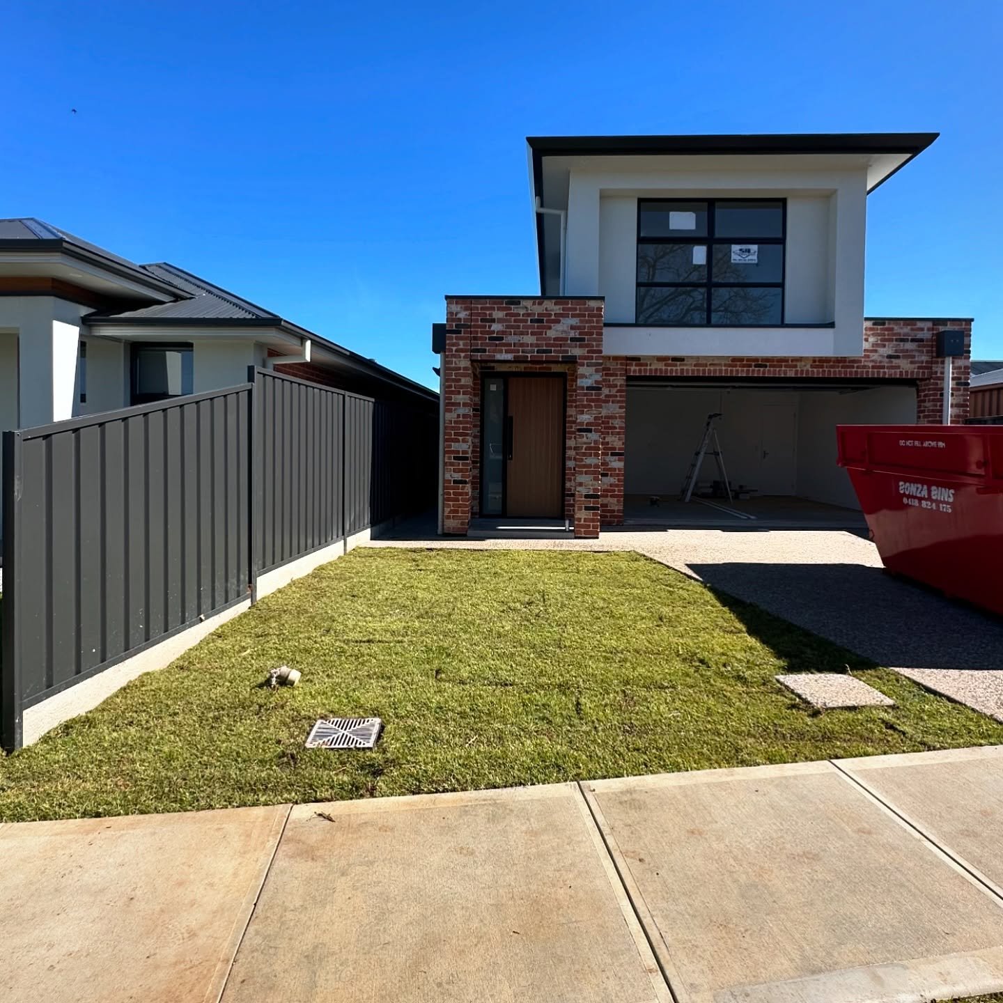 Abela Home Services 🤝🏽 SA Designer Homes

Turning houses into homes, one yard at a time 🏡💧

✅ Kikuyu turf rolled for an instant transformation
✅ Automatic irrigation system installed 
✅ Outdoor space cleaned ready for entertainment 

Your dream h