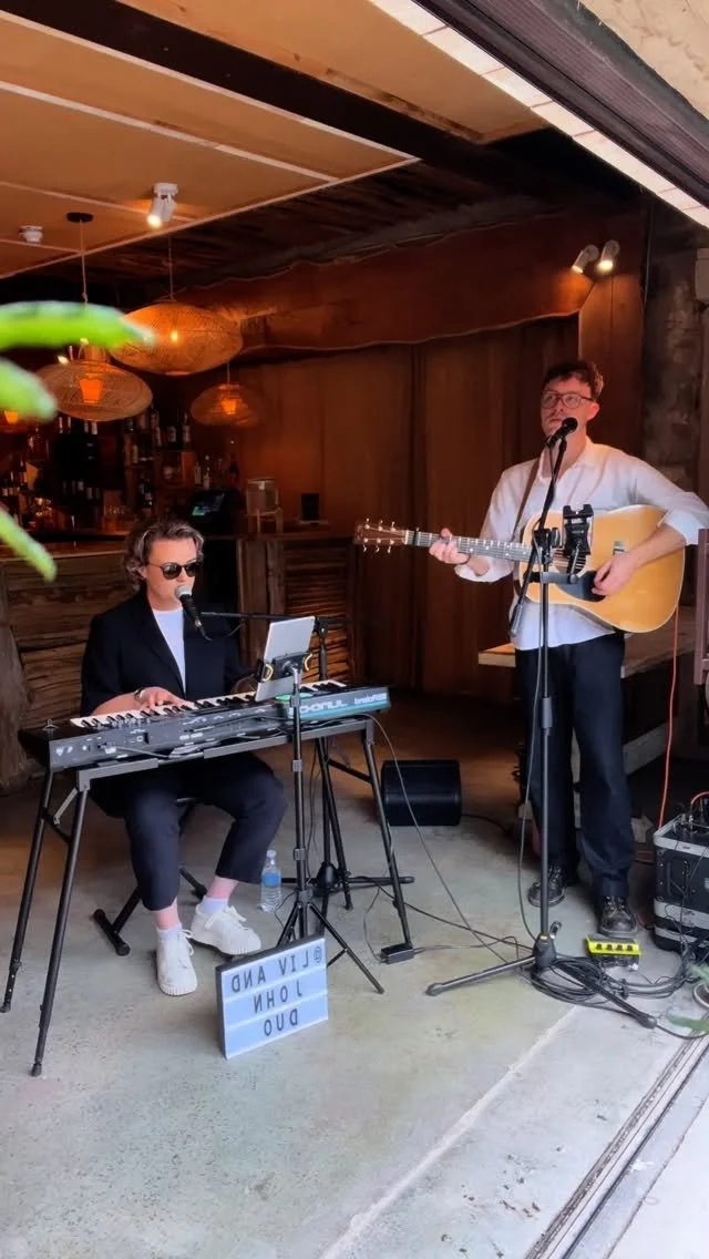 Drinks Reception vibes at @runafarm_ on Sunday for Pippa & Josh 🥂🎶
Thank you so much for having us!!🫶🏻
#drinksreception #livemusic #weddingentertainment #weddingmusic #northeastweddings #weddingsupplier #acousticvibes #weddingmusicians