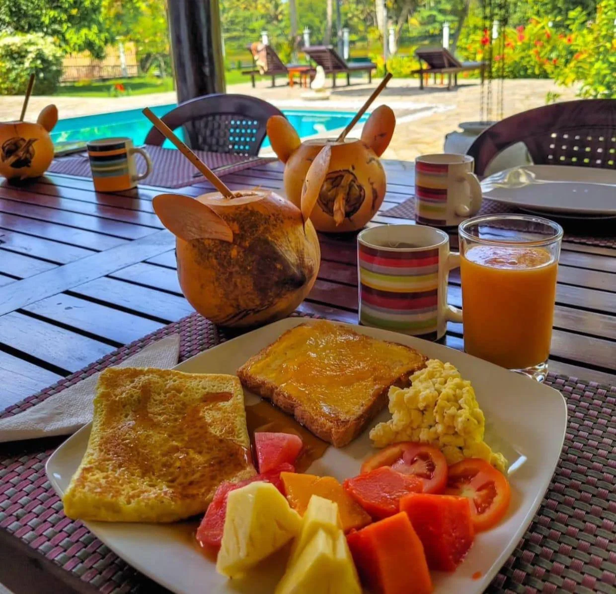 receiving-retreat-breakfast-in-a-wooden-table-next-to-the-pool.jpg