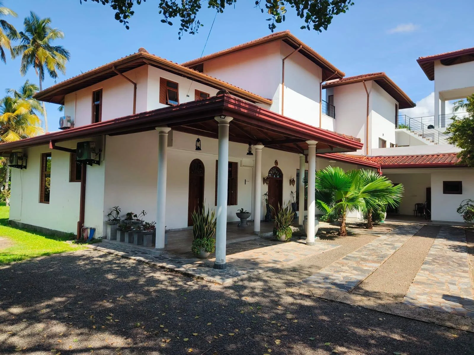 receiving-retreat-outside-corner-of-the-villa.jpg