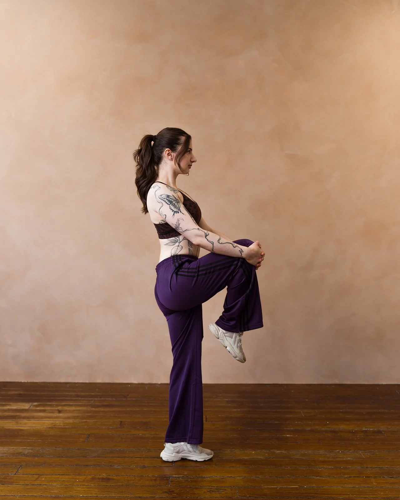 Nicolina performing a leg stretch