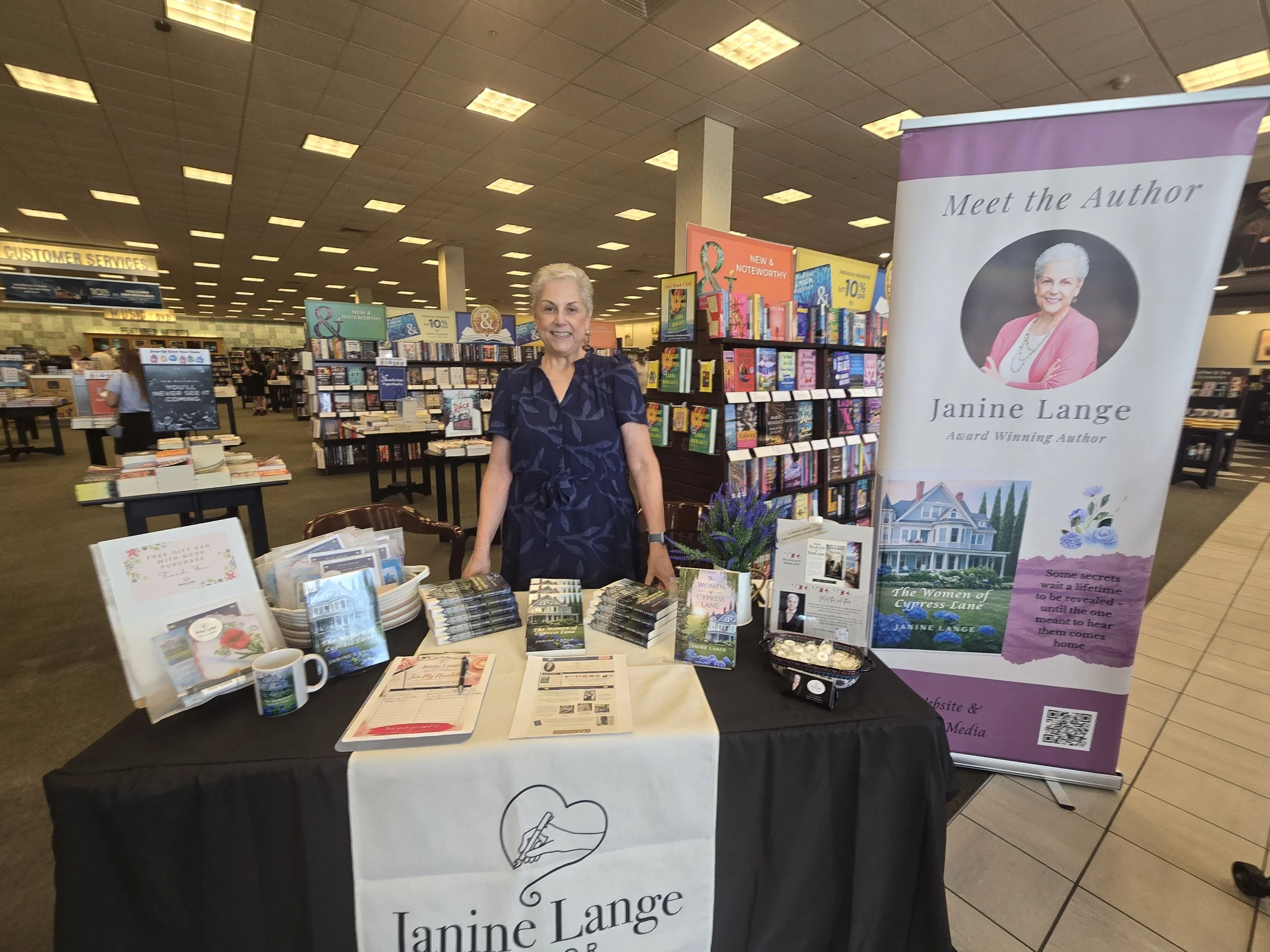 BARNES AND NOBLE BOOK SIGNING.jpg