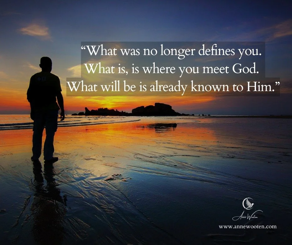 🤍 That&rsquo;s not who you are anymore&hellip; ✝️
.
.
.
It&rsquo;s easy to stay stuck in what was.

Replaying the past.
Questioning decisions.
Carrying things God already asked you to release. 😔

But that&rsquo;s not where you&rsquo;re called to li