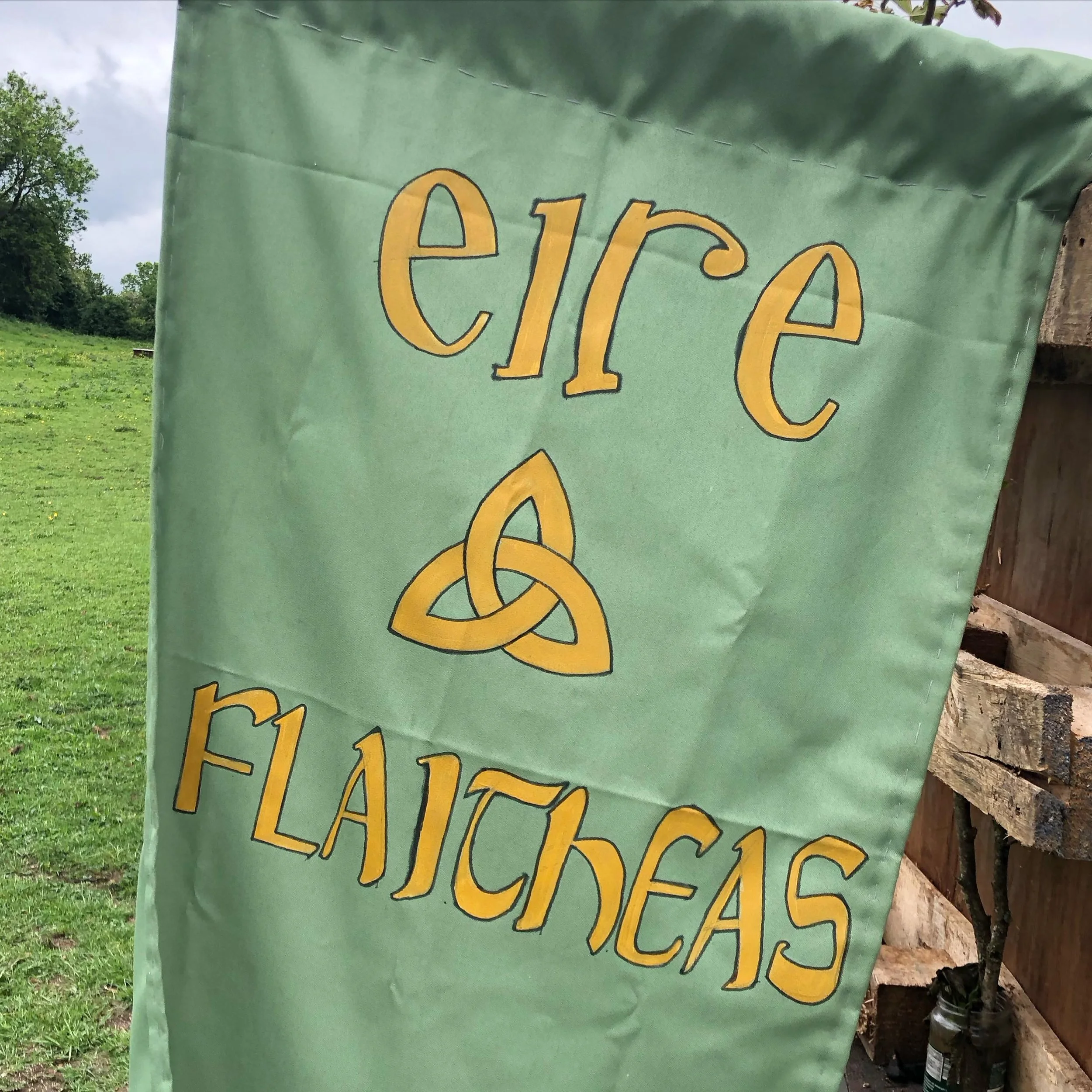 Living slow, eating well 

#&Eacute;ire #fireofpeace #vegetarianfood #dailymoments #ontheland 

Pic no.6 Inner Harp Productions