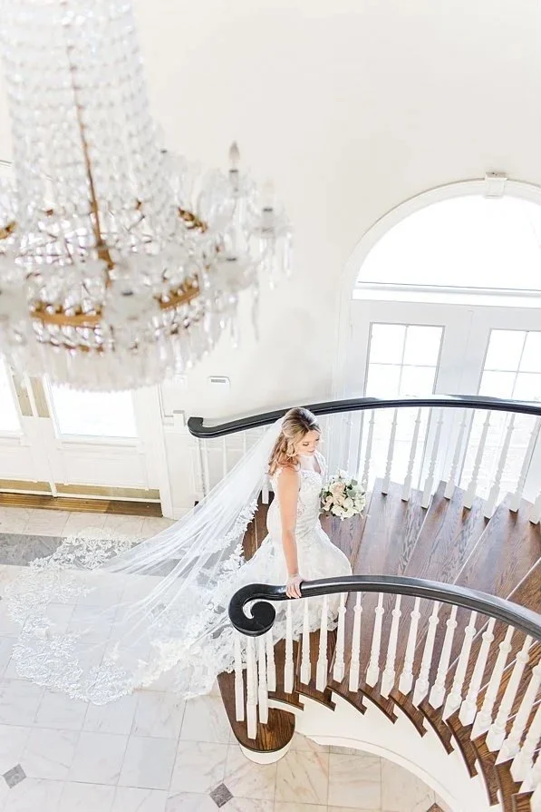Bridal-Portraits-at-the-Mansion-at-Colovista_0008.jpg