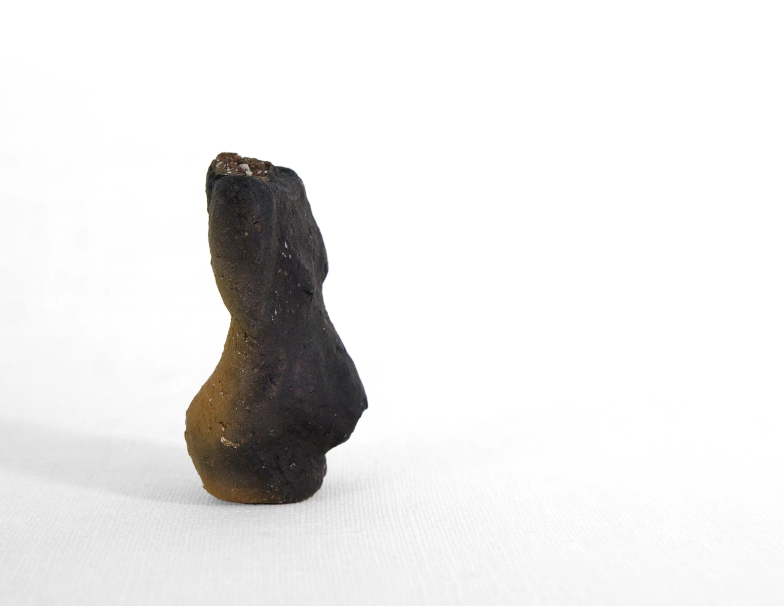 PRIME-MOVER (in-process)
Specimen record: fractured figurine, formed from Weald clay with flint grog. Surface left unburnished. Structure shaped in response to postnatal change—anatomical memory held in tensile form. Archive note: echoes of maternal
