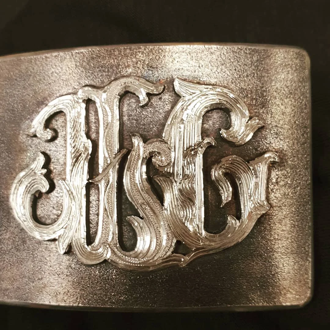 B&auml;ltesp&auml;nne med relieve monogram och graverade bokst&auml;ver JLG
Sterling Silver 2019 
Malm&ouml; Sweden