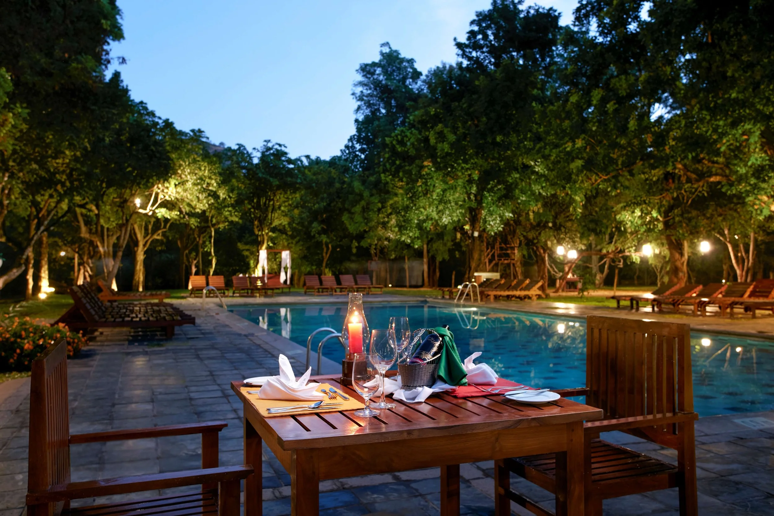 Hotel Sigiriya - Pool Dining.jpg