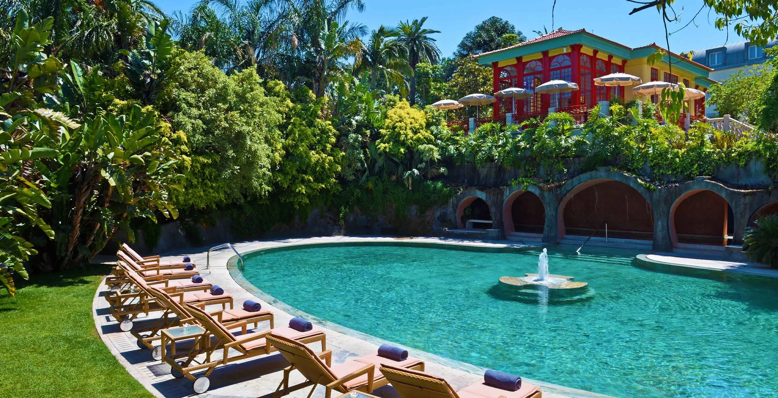pestana-palace-lisboa-gallery-facilities-exterior-pool.jpg