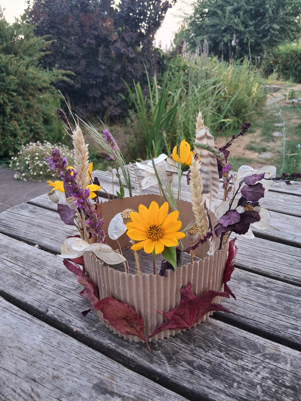 MAKE A NATURE CROWN