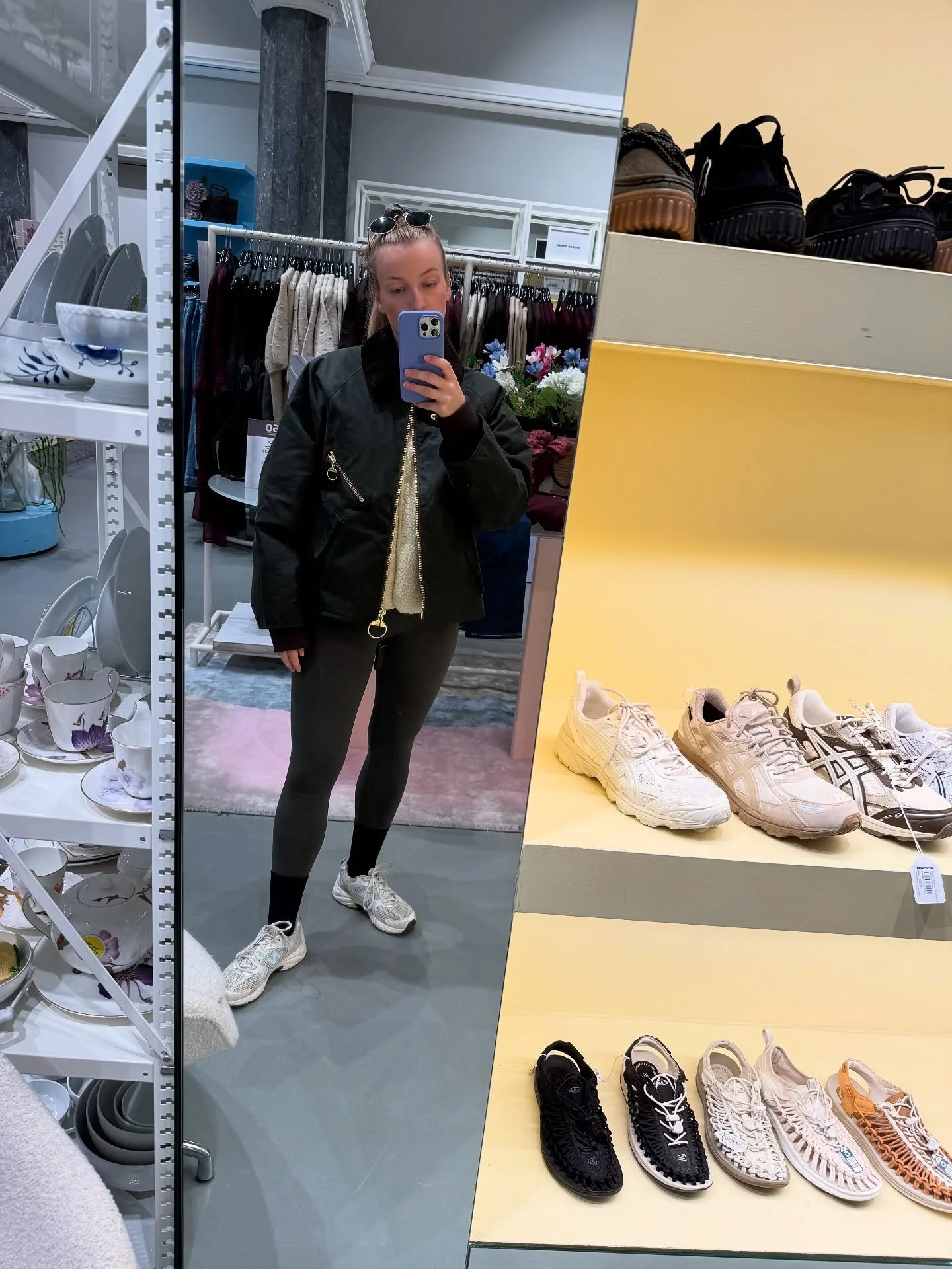 How I recharge after a busy day? .. going for a nice walk - and accidentally window shopping in my fav shop around the corner @bahnedk &hellip; still thinking about that cool @barbour jacket 🫠
