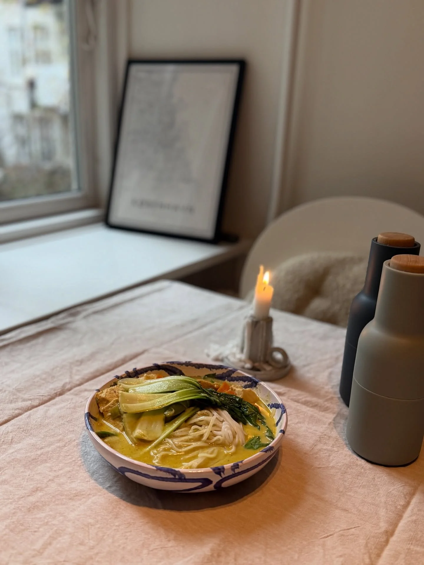 oh hi november 🤎 .. time to rest &amp; make yourself extra comfy inside. My fav sunday ritual on those gloomy days?  lighting candles, listening to my &bdquo;pre-winter&ldquo; playlist and cooking  heartwarming thai curry 🫰🏻