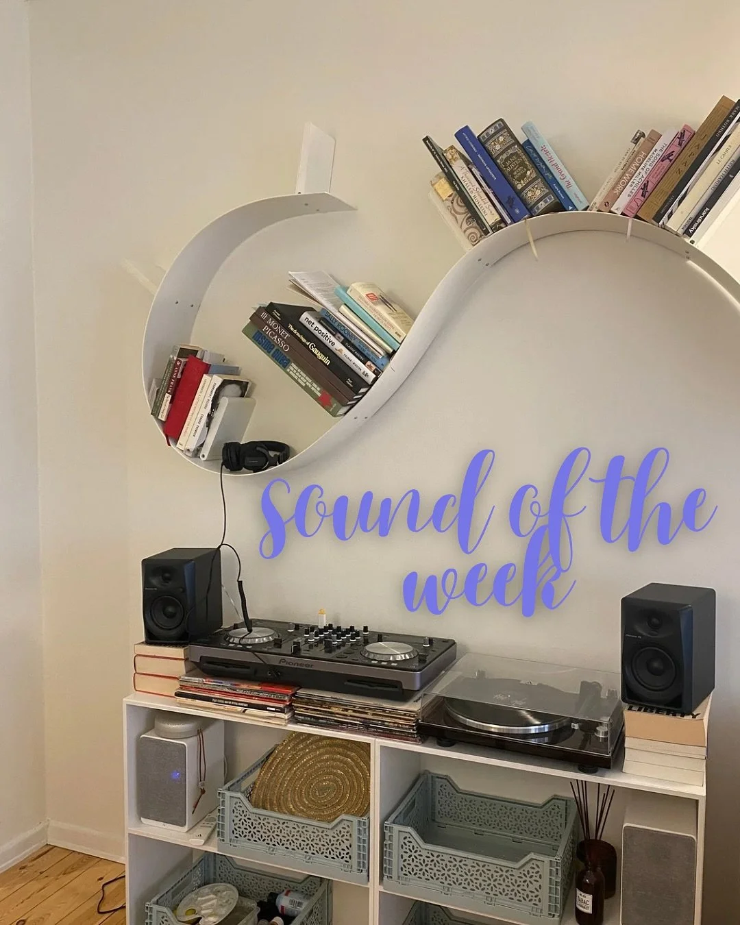 Happy Friday folks! In the mood for my groovy sound of the week? As I love music, rhythm and mixing different genres I absolutely adore this tune from @notredame.music .. blending electronic sounds with basic drum rhythms 🫰🏻make your fingers ready 