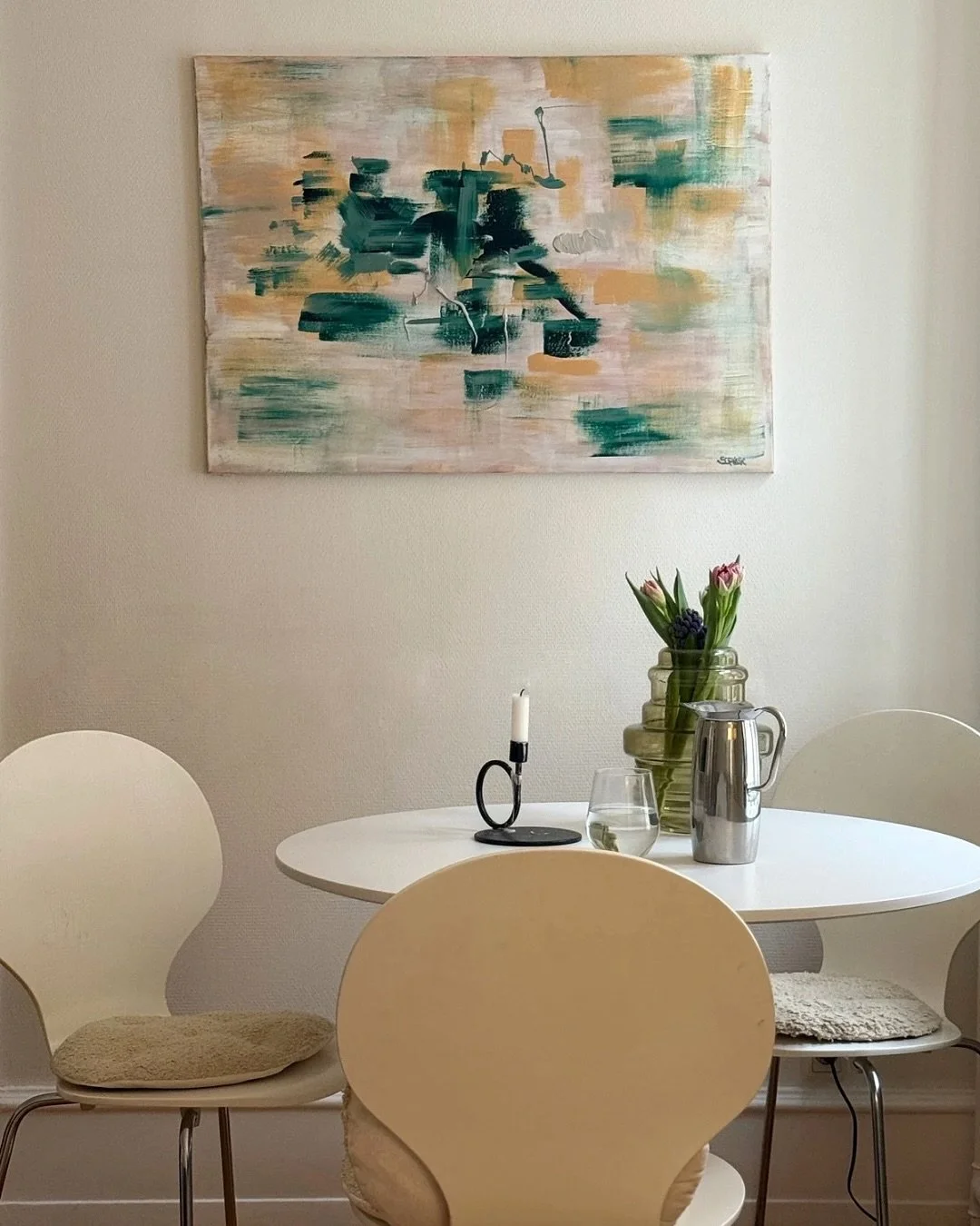 How to survive a Danish winter?
Honestly&hellip; the little 50 km/h breezes over the past weeks weren&rsquo;t exactly charming 🌬️
But I still find joy in the small things: wrapping myself in about 10 layers and going for a walk, enjoying coffee in o