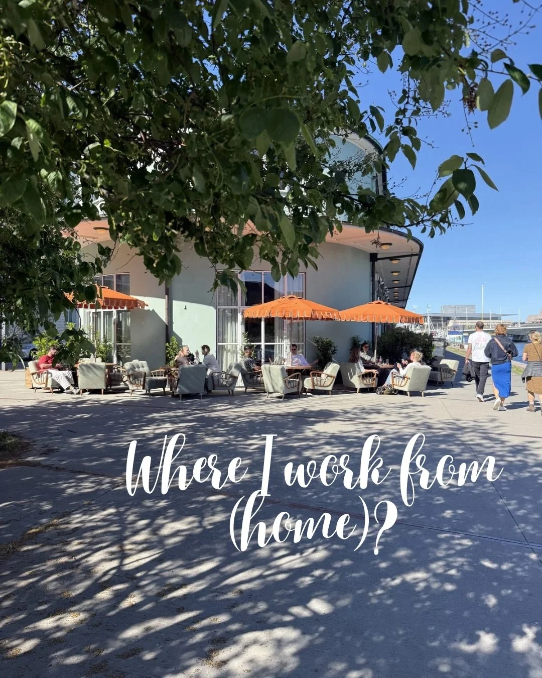 As a self-employed Copenhagen girlie, I love to switch up my home-office situation quite often.

Especially now with this nice weather.. I usually start my day with a morning walk around the lakes, my analog notebook, a coffee to go and a banana. The