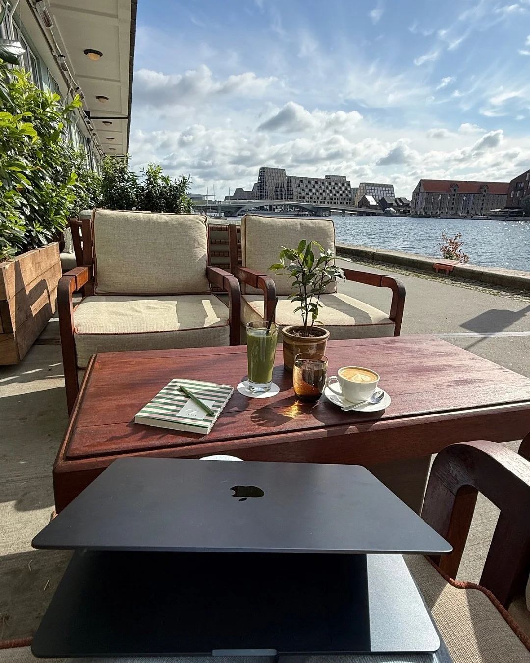 Balance is key&hellip; especially as a founder 🙋🏼&zwj;♀️ So, what do I currently do to stay creative both off and on the job?

Reading books in the park (major recommendation on slide 8), long waaalks with banger music (such as this post&rsquo;s tu
