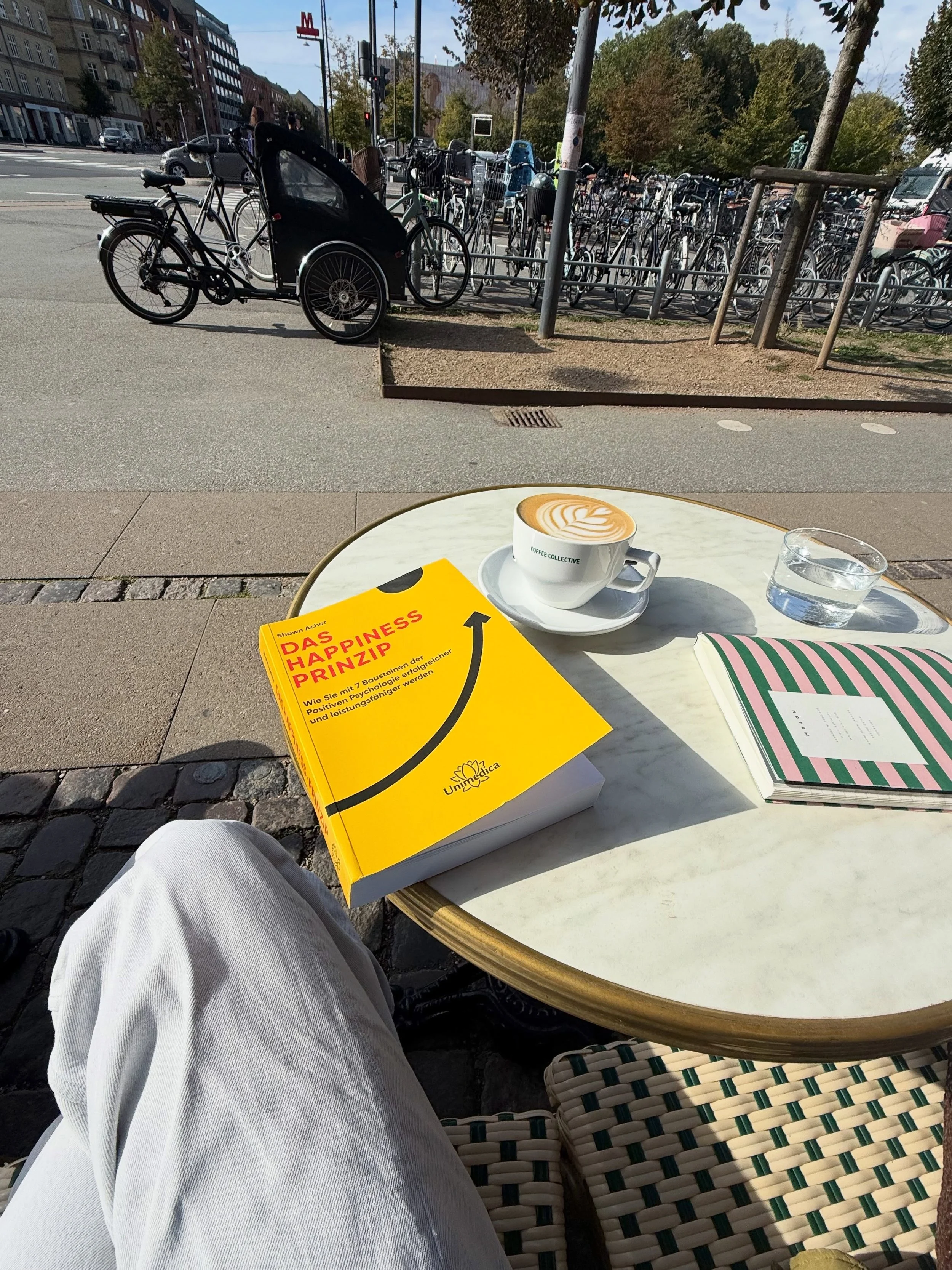 My last week on my camera roll..appreciating all those moments that make me happy .. enhancing my natural creativity and make me love every single (work) day 🫶🏻

1. took every opportunity to enjoy the sun outside .. and spoiling my next huge book r