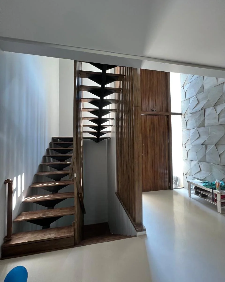 &iquest;Quer&eacute;s que cada rinc&oacute;n de tu casa hable de vos? 🛋️✨

En Deluxe, no solo creamos muebles, dise&ntilde;amos espacios que reflejan tu estilo. Con nuestra Regla de las 3 Texturas📝, combinamos materiales con maestr&iacute;a para lo