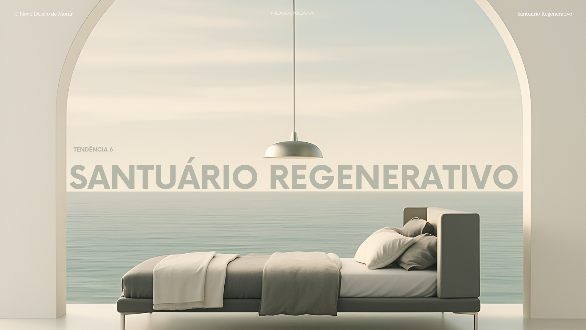Quarto minimalista com cama, almofadas e cobertores na frente de uma parede com janela com vista para o mar, com texto sobre tendência de santuário regenerativo. Fala sobre a pesquisa de tendências na arquitetura e no mercado imobiliário.