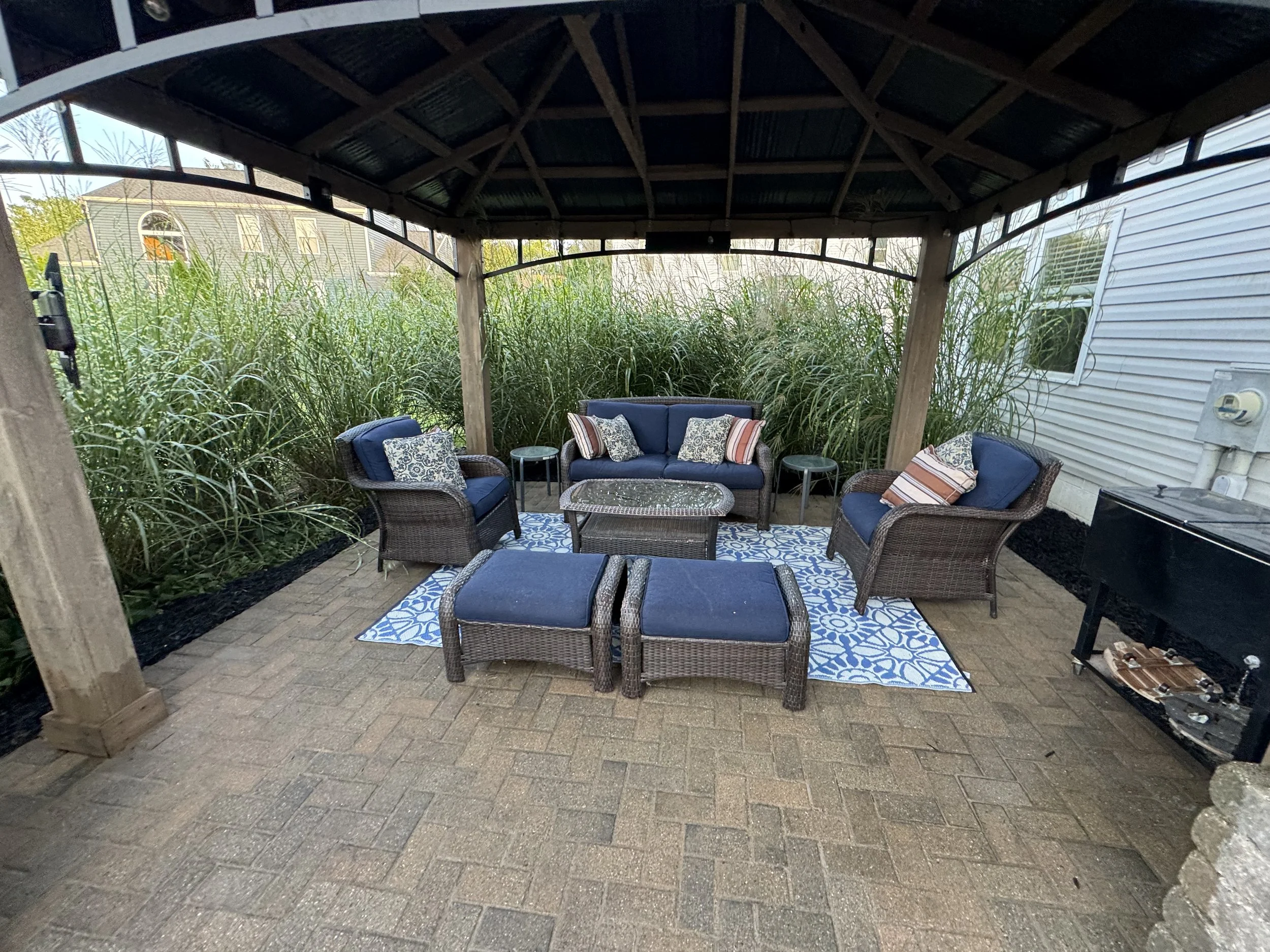 Backyard paver patio installation in Galena Ohio by Columbus hardscape contractor Parker Scapes