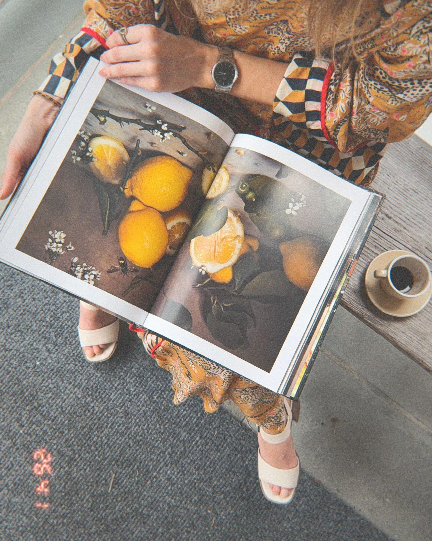 Espresso&rsquo;s under the front porch during a UPS delivery on a Wednesday #LocalsCloset @printfresh #myprintfresh Eco Satin Robe and Pajamas sourced from @locals_closet clothing swap with #WWP @womenswolfpack

This is a piece from our Fashion Footp
