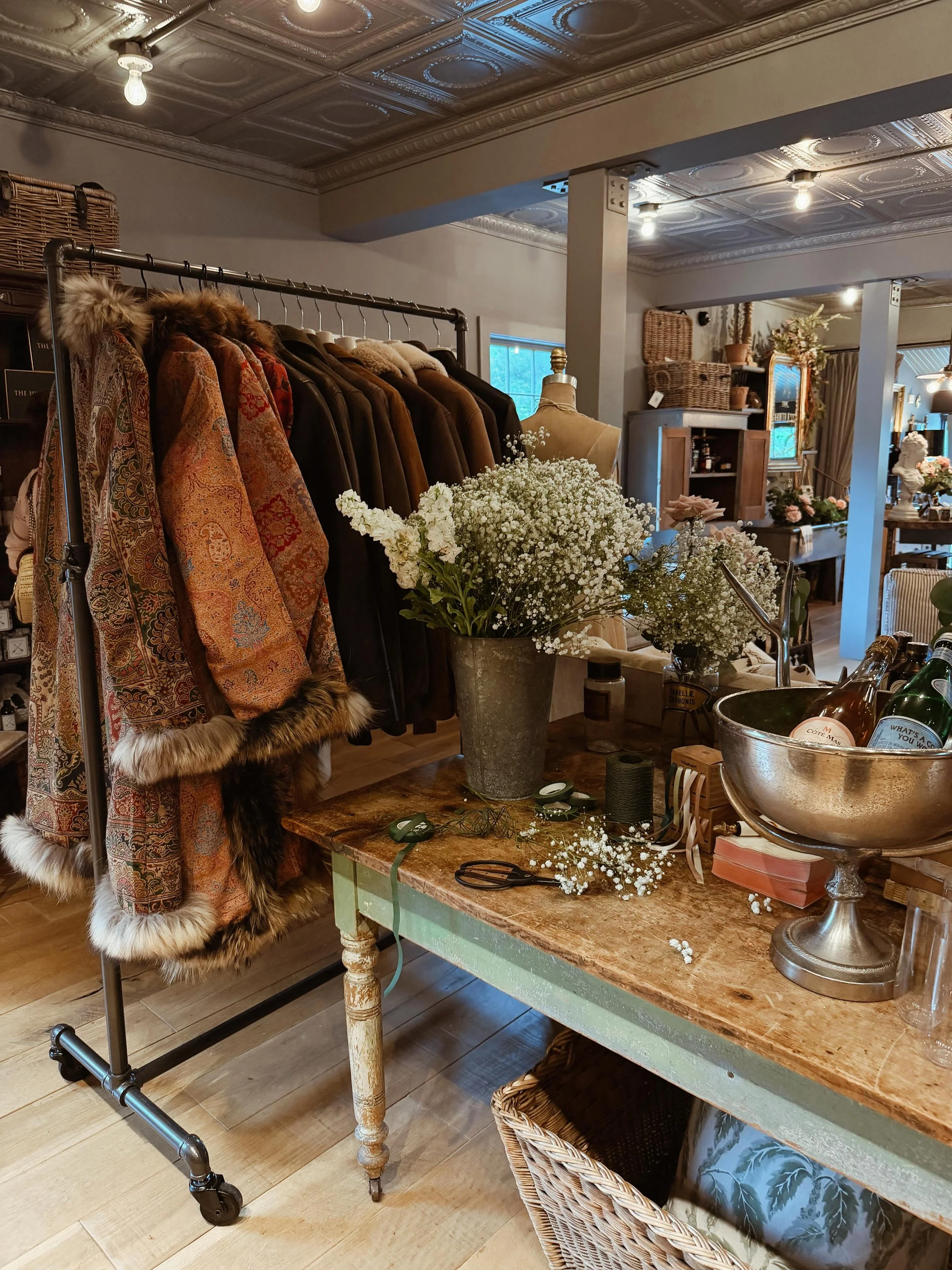 Don&rsquo;t know what to do this weekend? Here are a few @locals.world recommendations:

Start at @finedayfair at Onatru Farm (grab your ticket online or at the door) and spend the day discovering makers, artists, and local brands.

THEN stop by @the