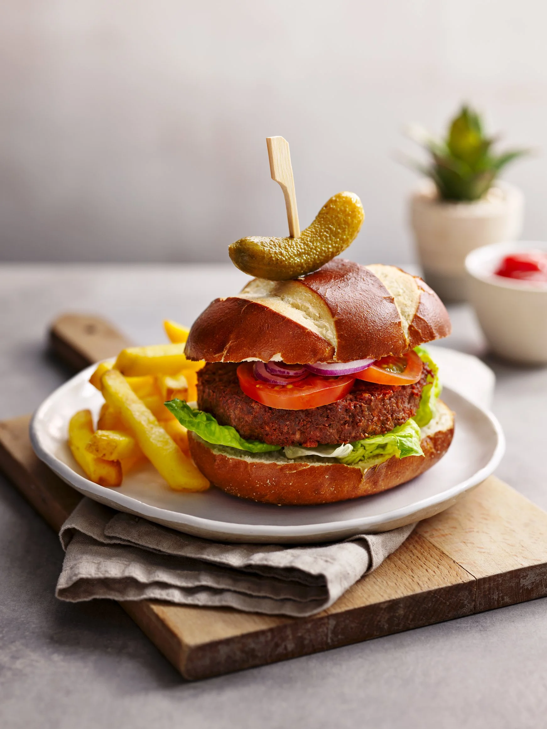 DOBBIES_RESTAURANT_SPRING2020_48278_Burger.jpg