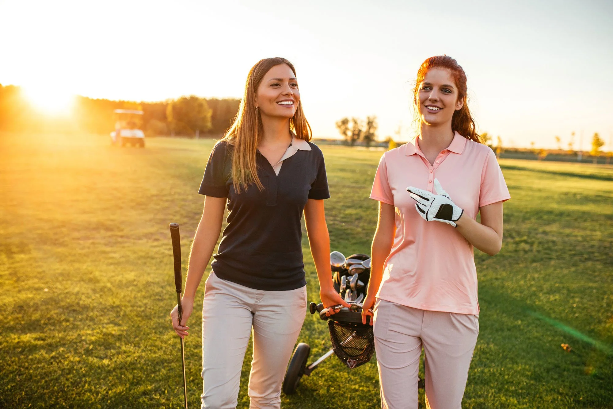 231447-2000x1333-two-golf-women-in-pants.jpg