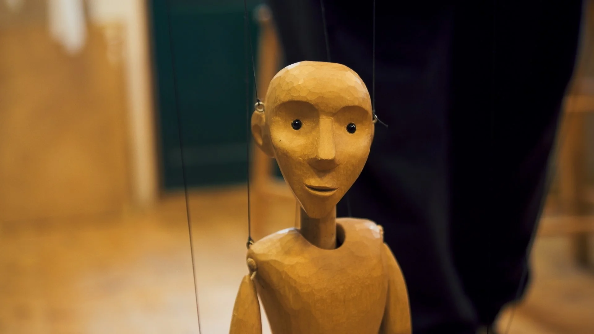 John Roberts Puppet. Untangling Film