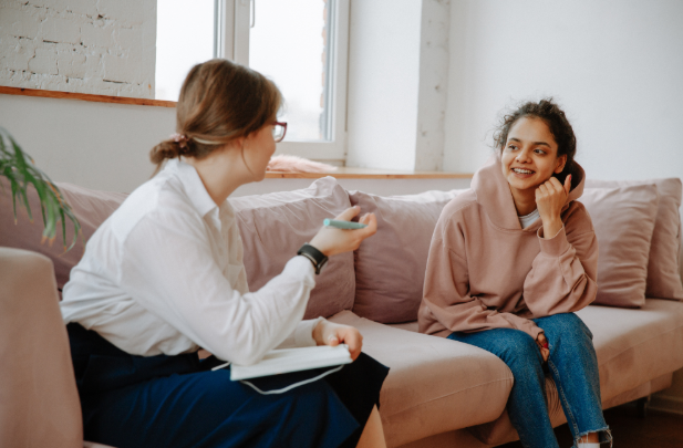 A therapist talking to her client on a couch - The Passive Practice