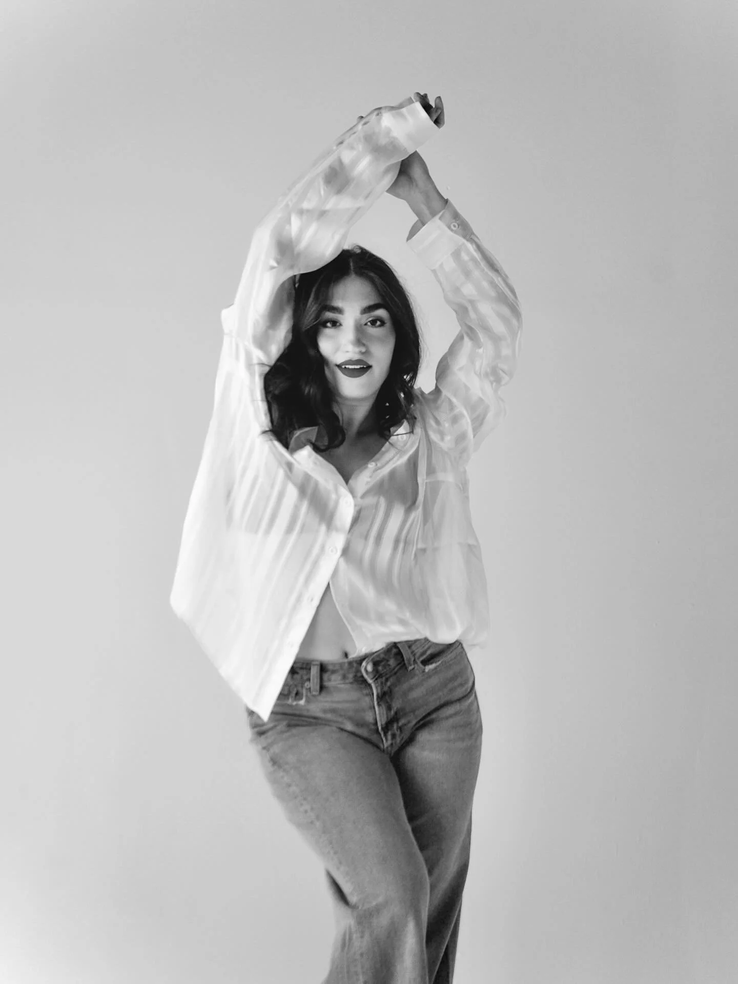 you&rsquo;re cute jeans 👖

📸: @momentsbymarcella 
👖: @gap 

#gap #dancer #photoshoot #jeans #betterindenim #love #instamood