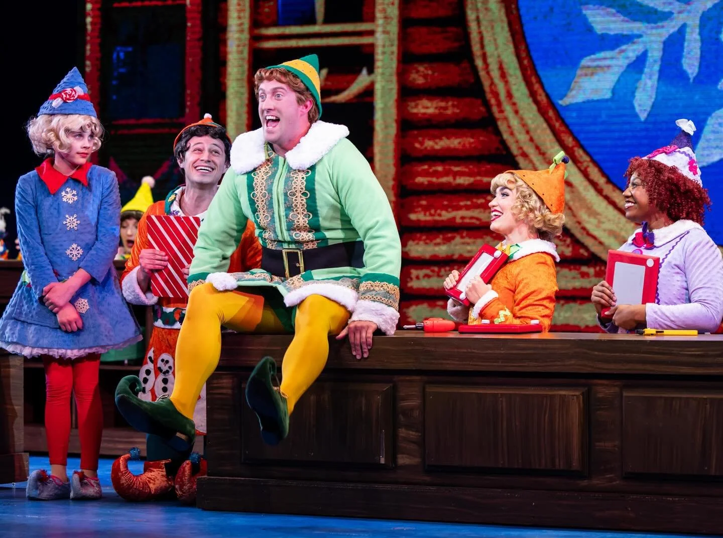 Only 11 more visits to Christmas town ✨
 

📸: @leaveittoleavitt 

&bull;
&bull;
&bull;
&bull;
&bull;
@tuacahn.amp 
Director: @shari_n_jordan 
Choreographer: @billburns_la_ny 
Associate D&amp;C: @laneygold7 
Music directors:  @grandpianoalex &amp; @l