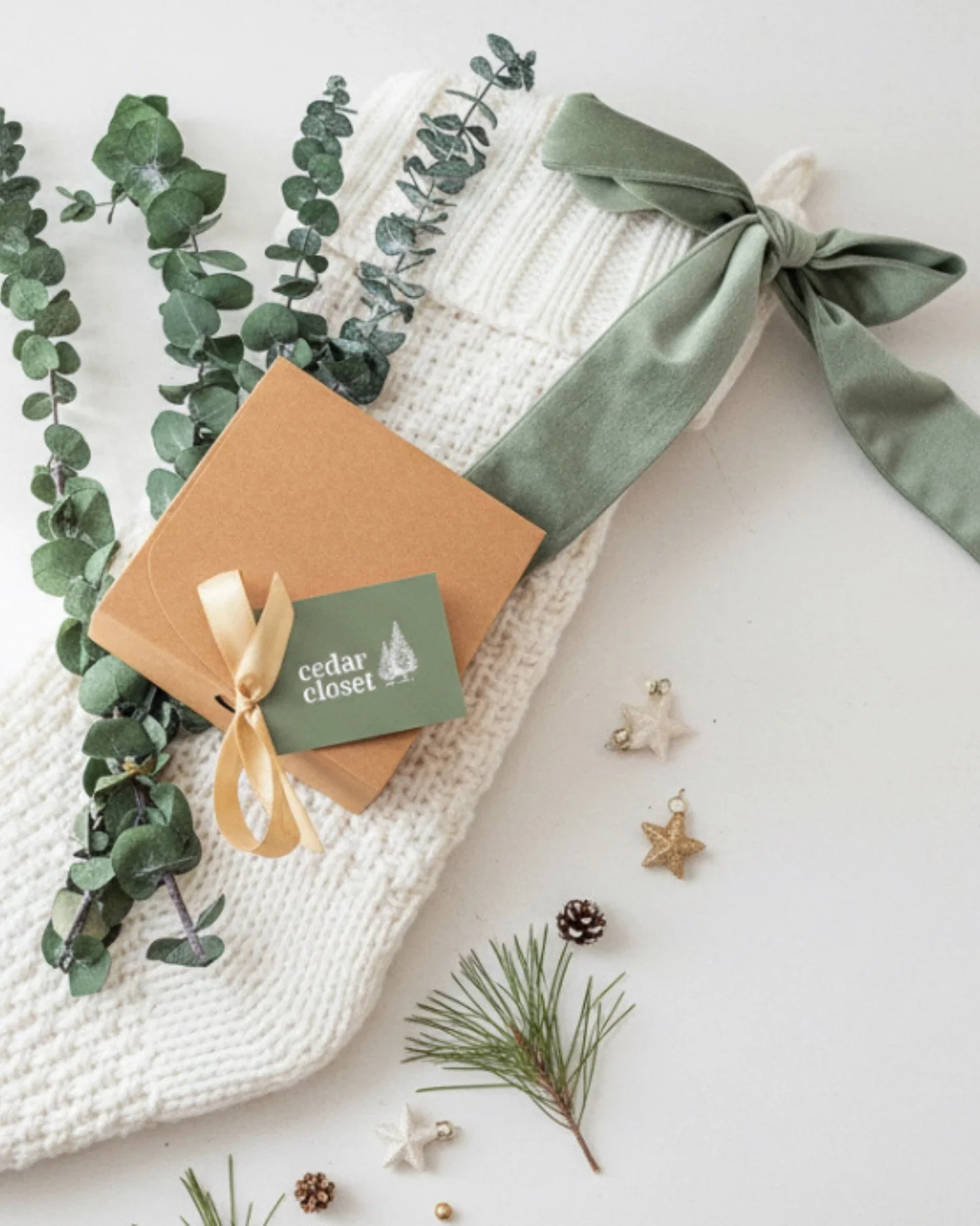 ✨ HOLIDAY BUNDLES ARE HERE ✨ 
Just in time for the season of giving...we've wrapped up two very special, very limited bundles to make gifting calm a little easier this year.

🎁 Scent Discovery Roller Bundle 🎁
A trio of our best-selling natural perf