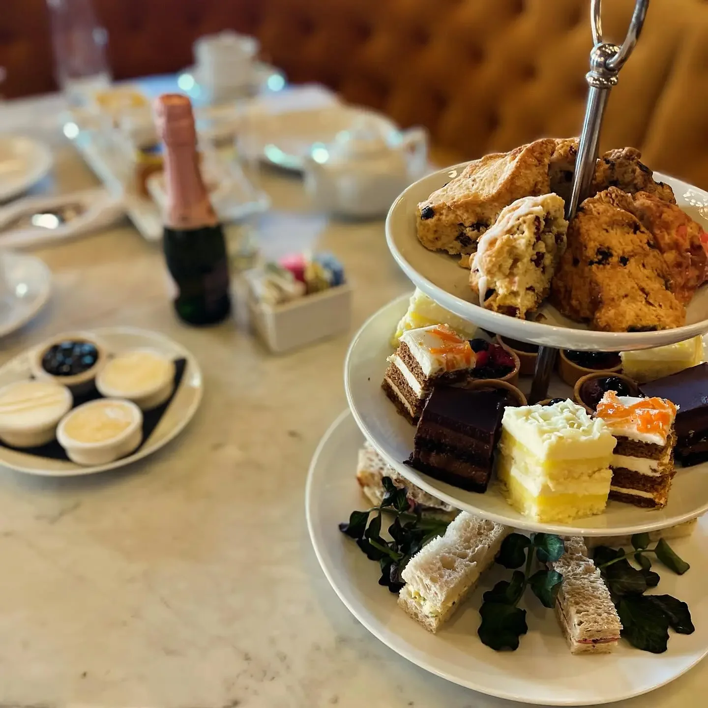 afternoon-tea-le-cavalier.jpg.webp