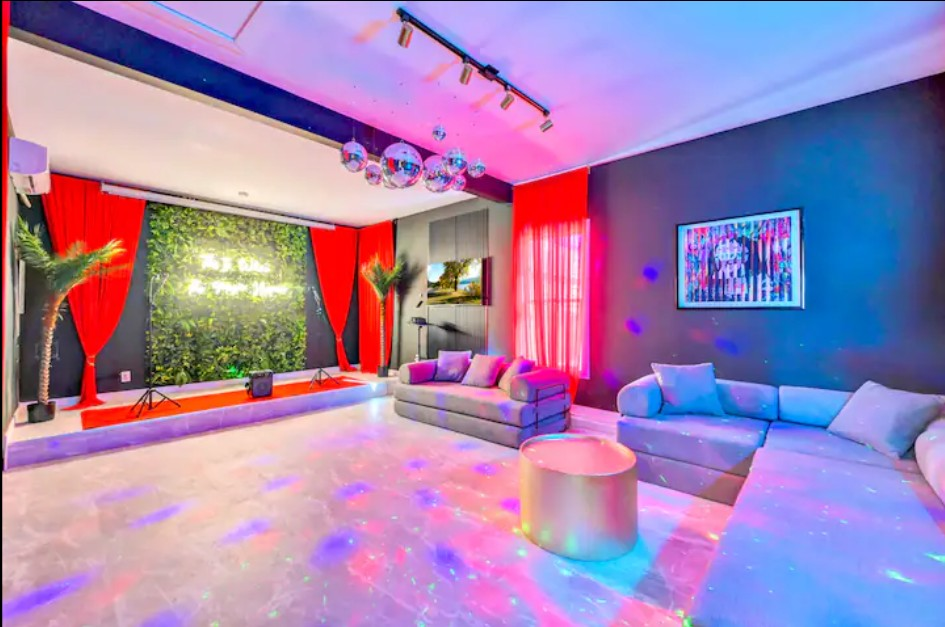 Airbnb stage.png