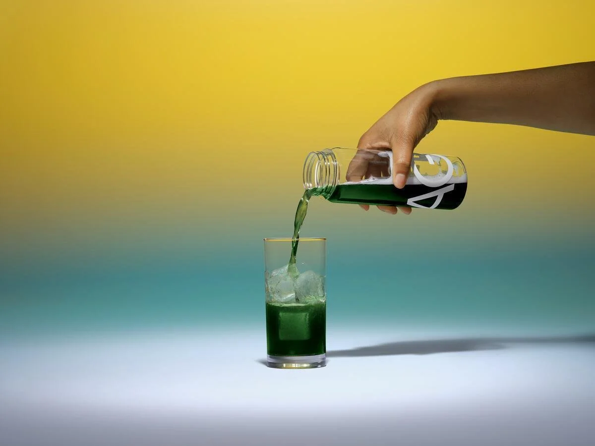 AG1_Flavors_Jan25_GlassTropical_Hands_1606.jpg