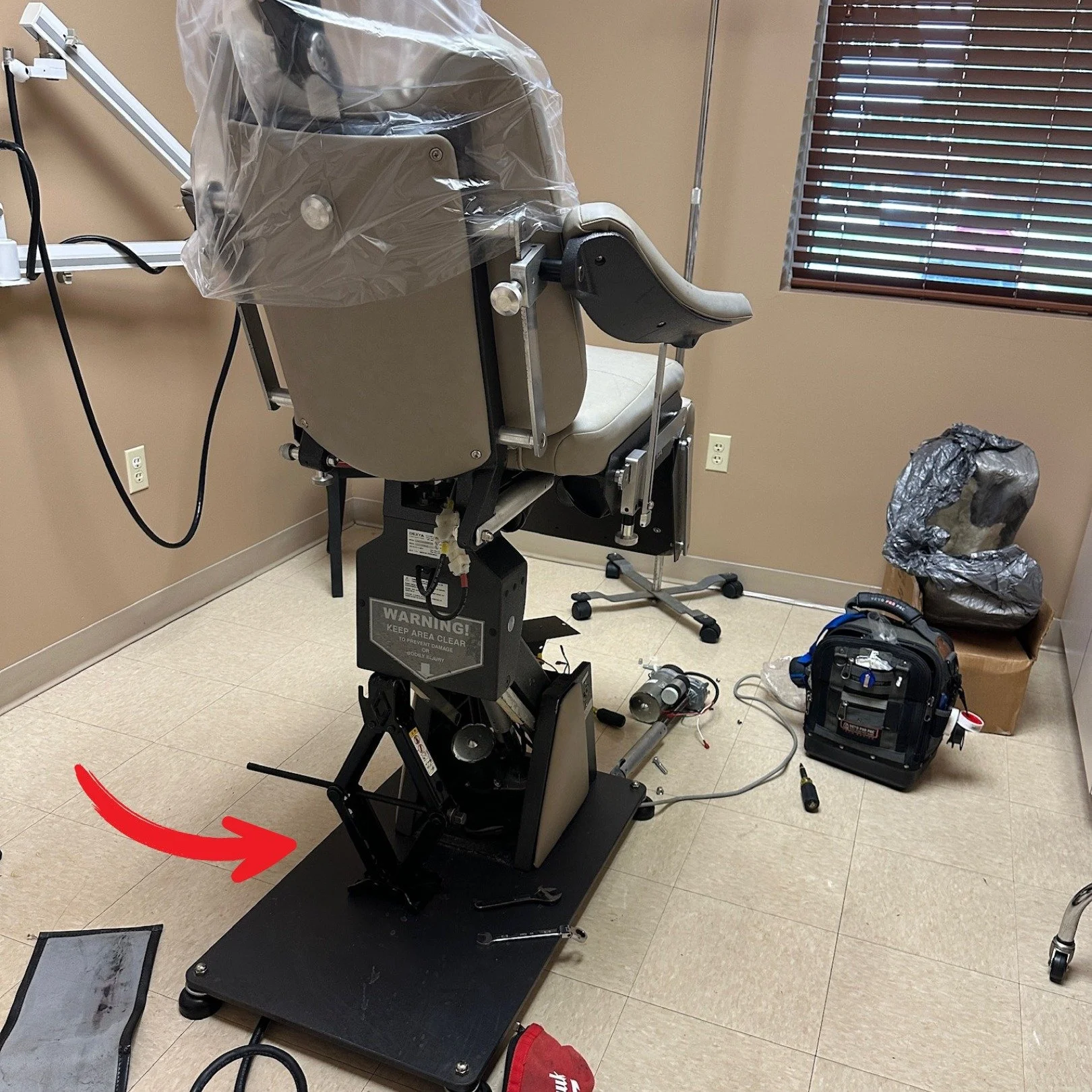 Today&rsquo;s dental repair brought to you by your local mechanic shop. 😂 Who knew car jacks doubled as dental chair lifters?