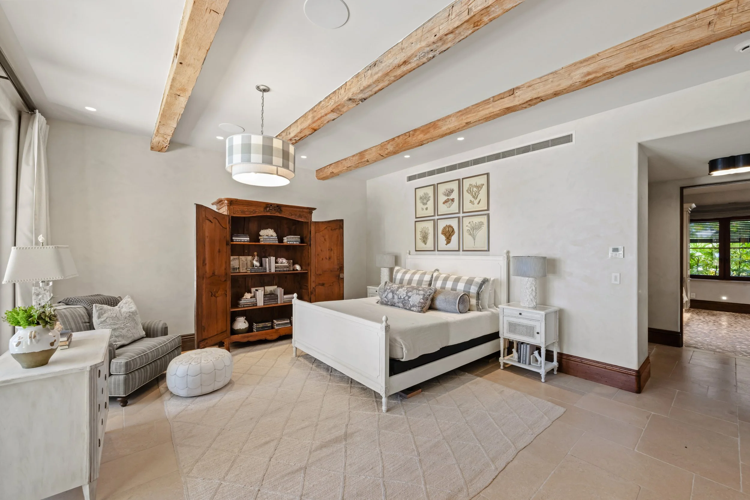 Guest House 2-33.jpg