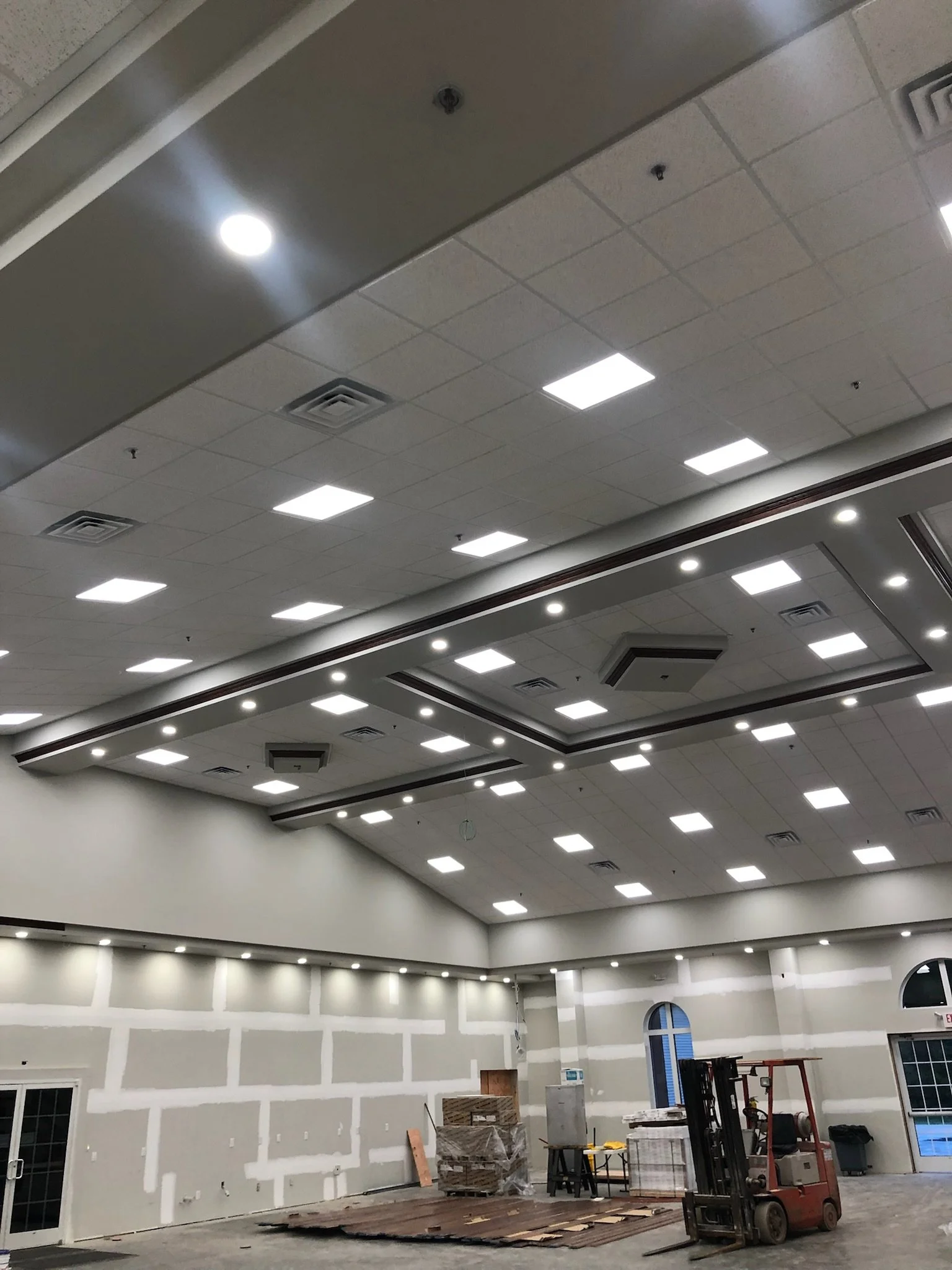 Acoustical Ceilings: CFD works with commercial contractors to install acoustical ceilings.