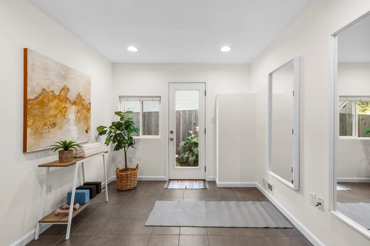 621 Larchmont Dr Smaller 027.jpg