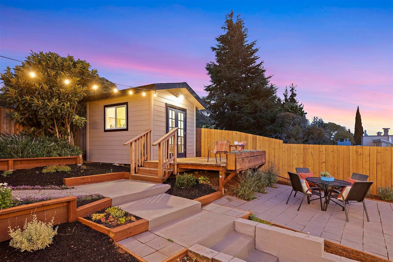 4198 Huntington St Smaller 083.jpg