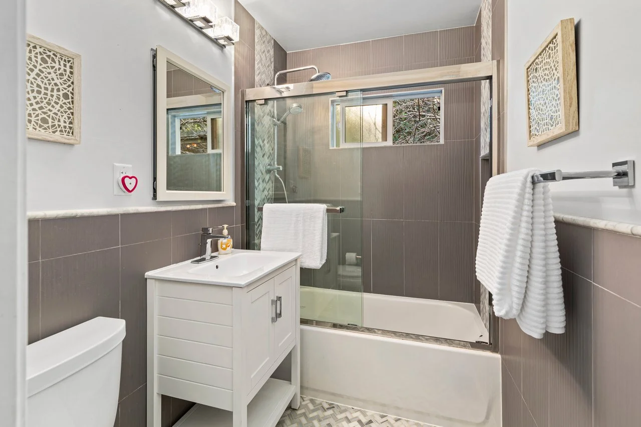 621 Larchmont Dr Smaller 034.jpg